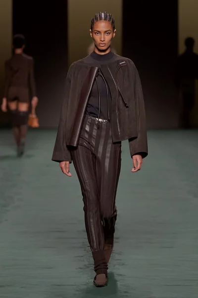 Look 49